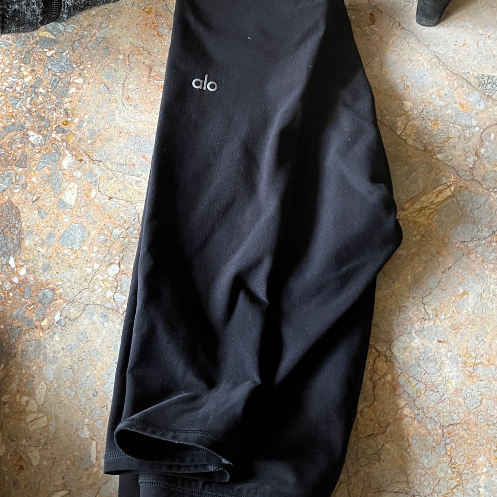 ALO Yoga Black Leggings - Picture 2 of 2